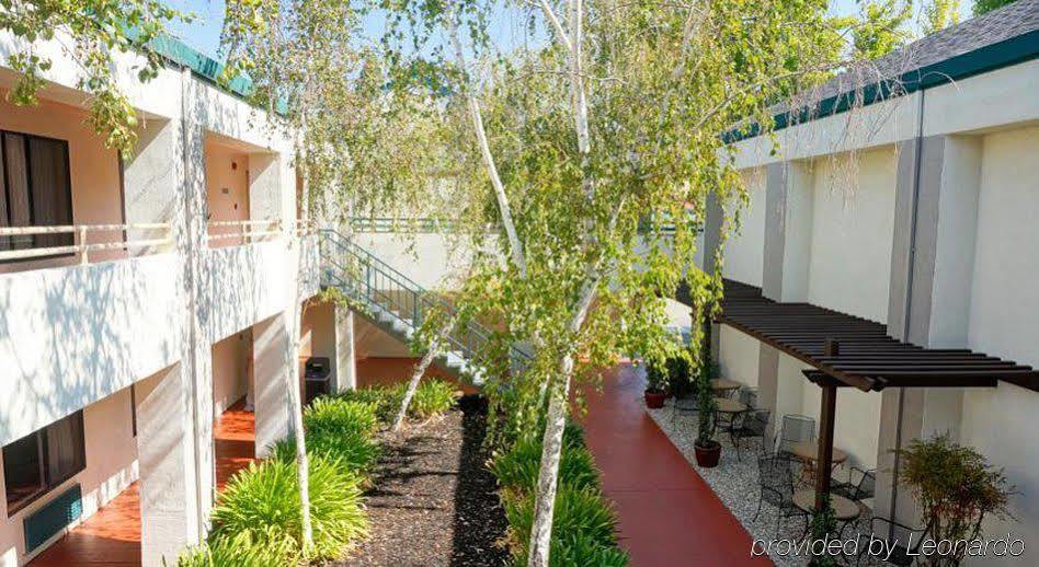 Best Western Heritage Inn Конкорд Экстерьер фото